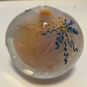 Salamandra Art Glass Victorian Decorative Matte Glass Single Stem Vase Vtg. 1990